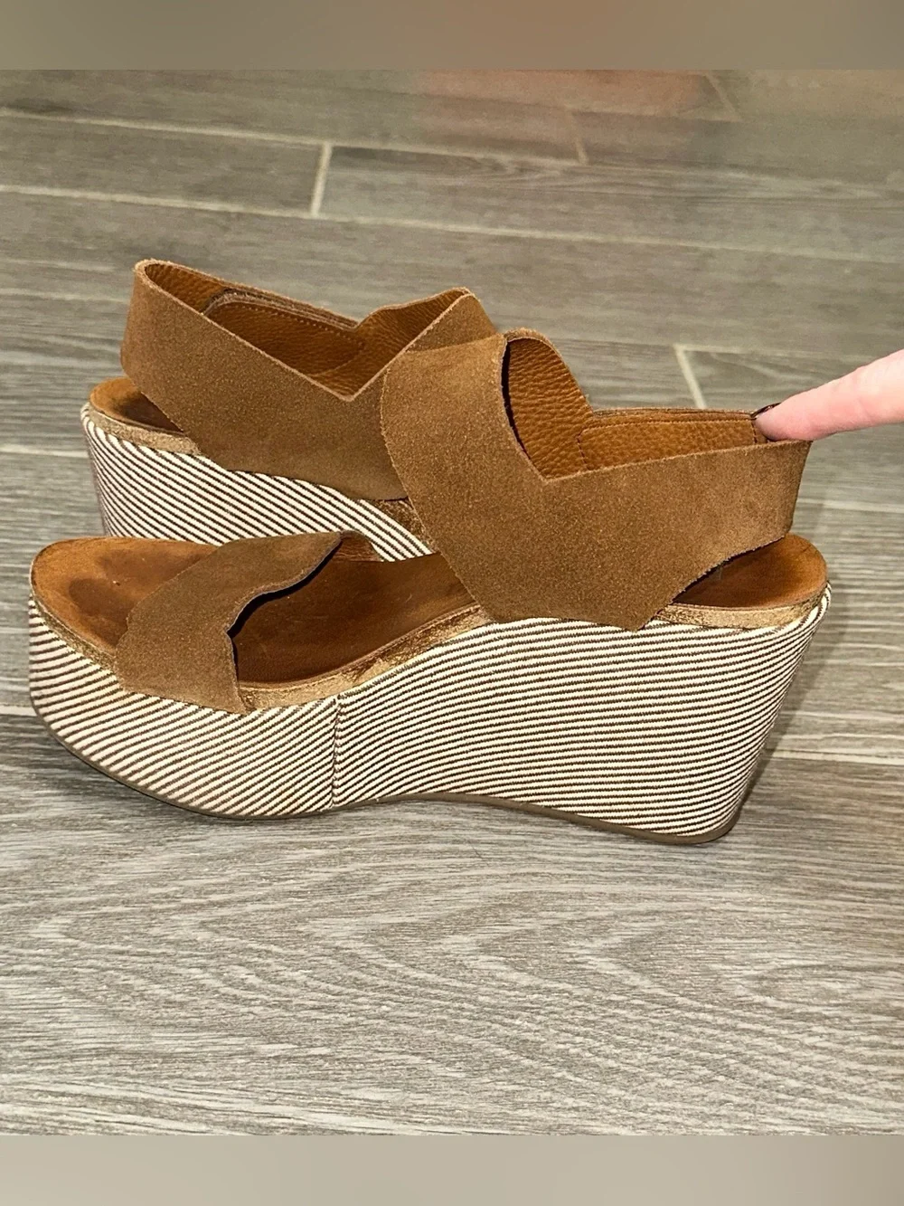 Pedro Garcia Brown Suede Scalloped Platform Wedge Women’s 36.5 (6.5 US) Sandals